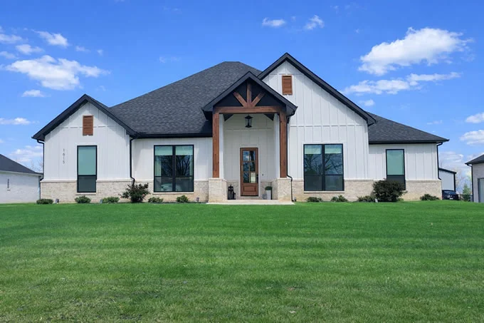 1. 1615 Karen Dr Front image