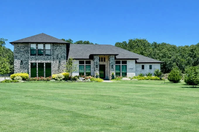1. 1925 Creekview Front image